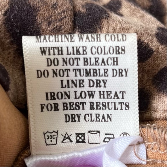 •Loveriche• Sueded Cheetah Pattern Skinny Pants - Size Medium - Picture 6 of 7